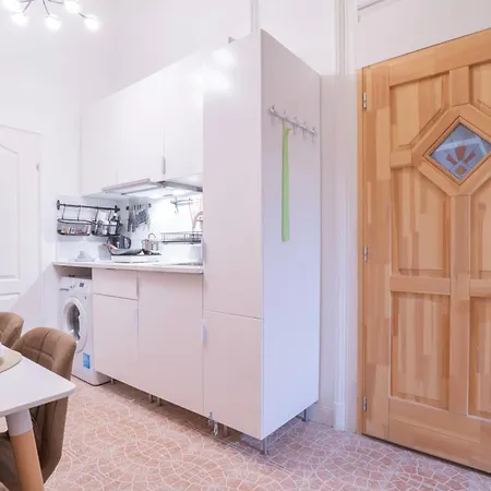 - Donau Apartamento *